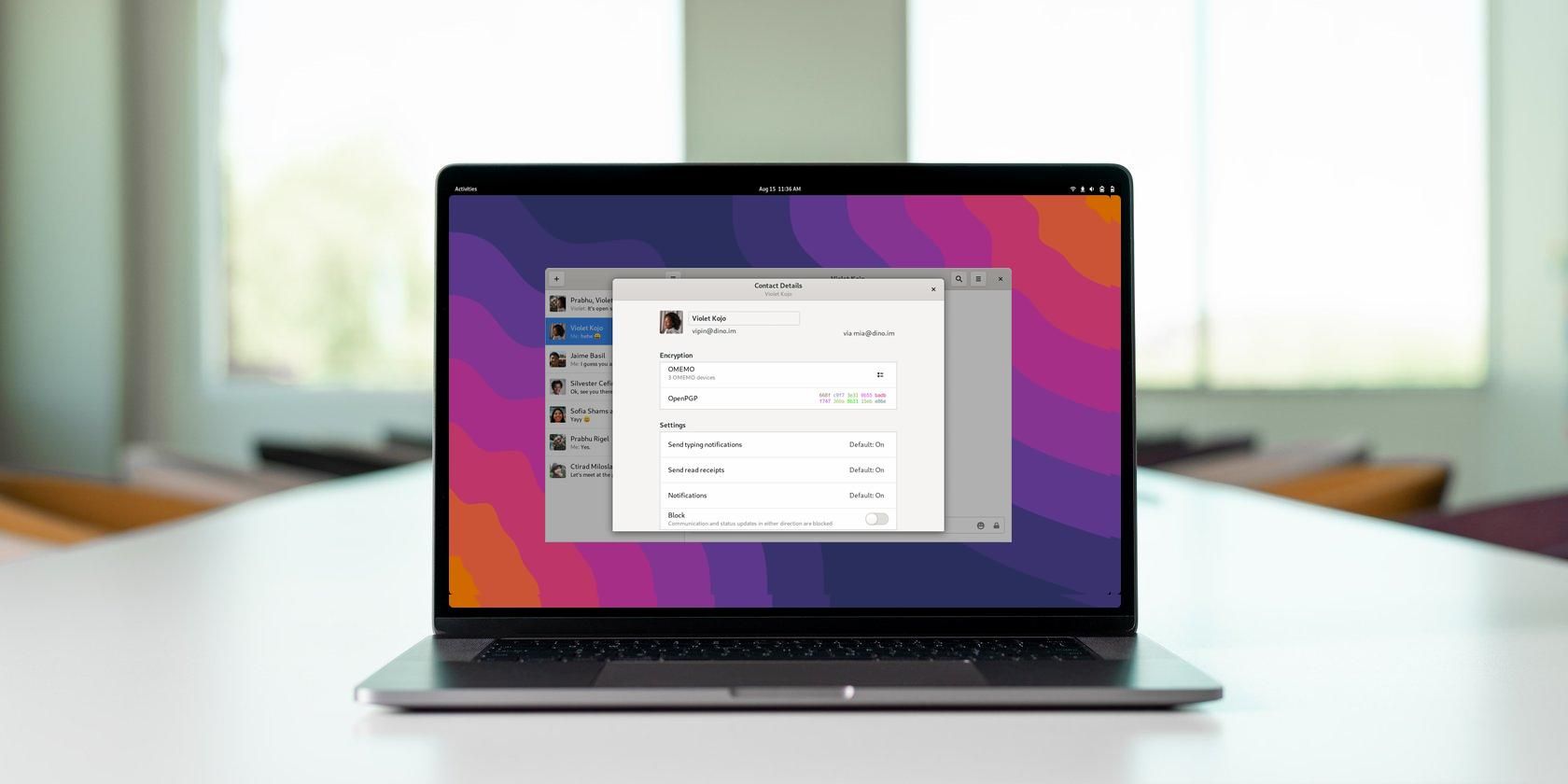 aplikasi obrolan terenkripsi pribadi dibuka di laptop Linux