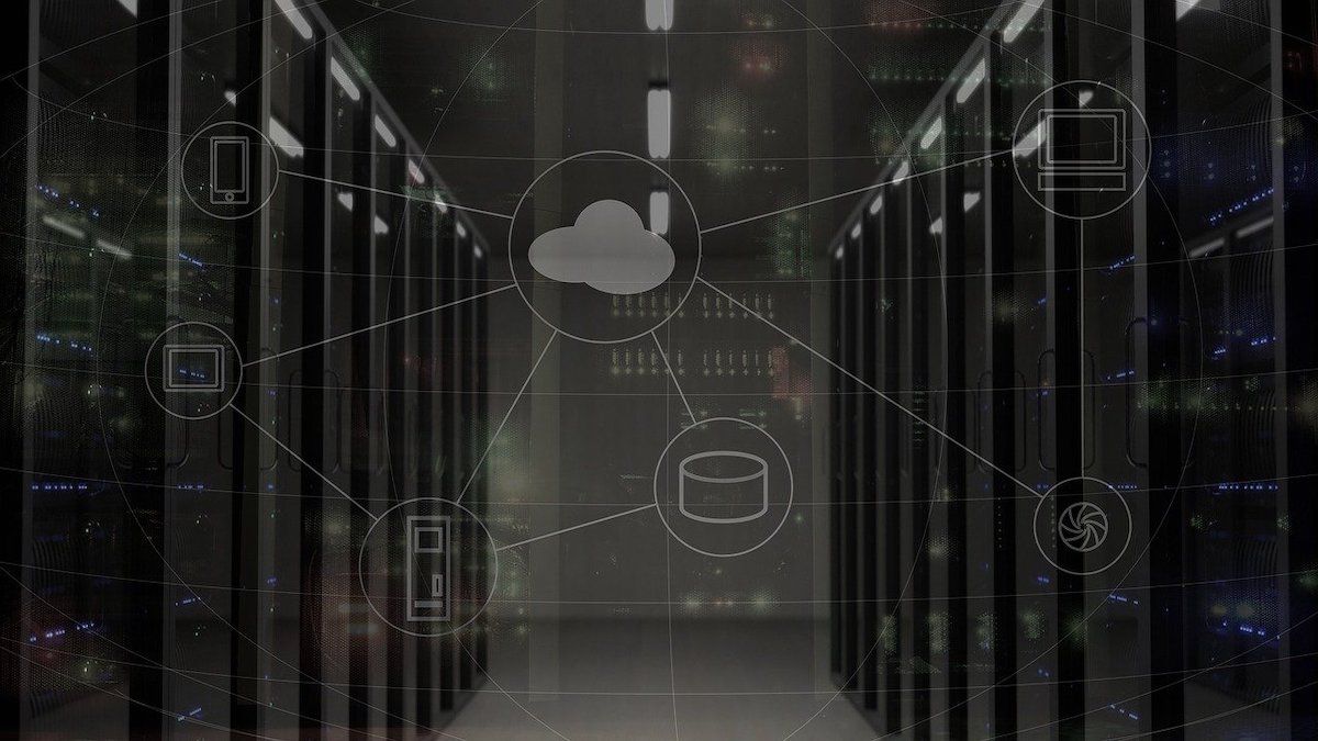 Serevr dengan gambar komputer dan database 