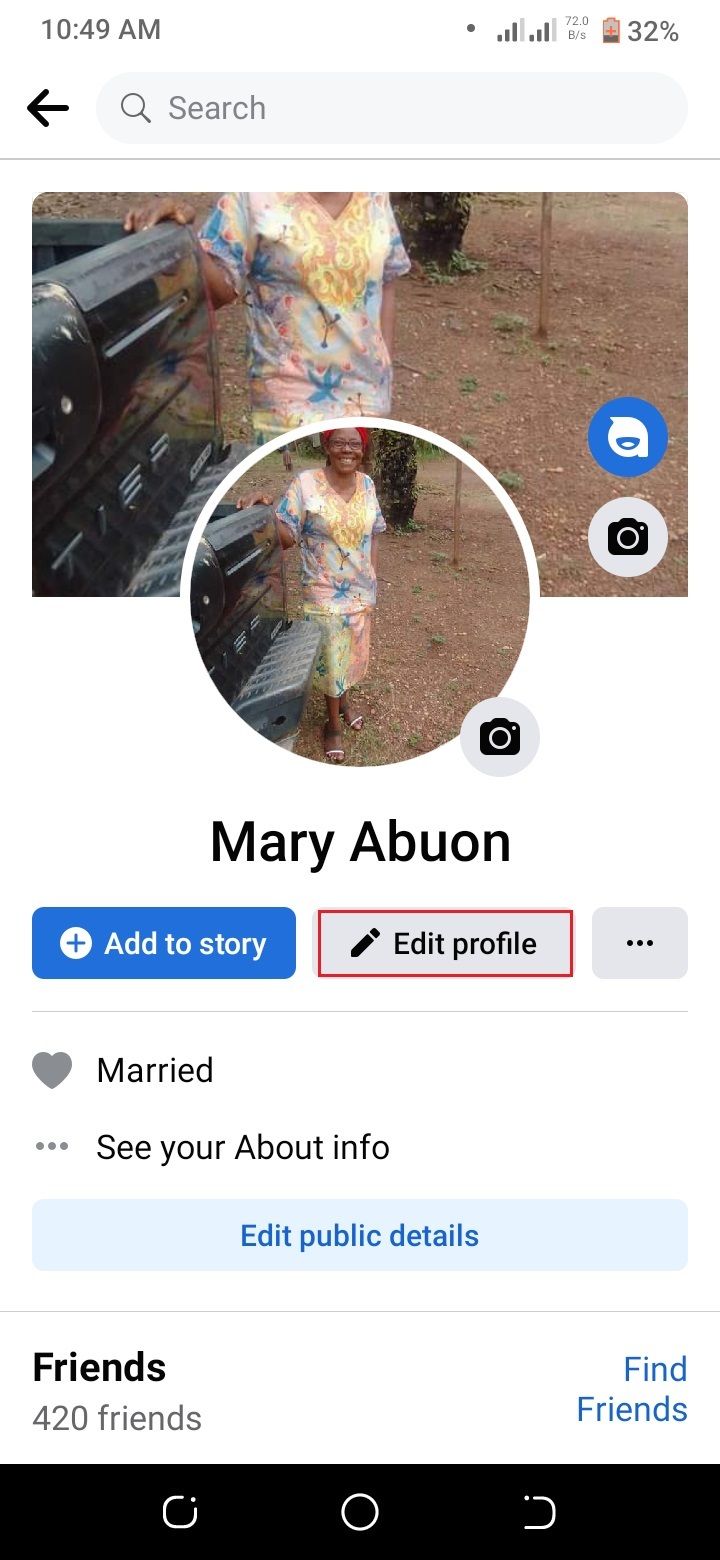 tangkapan layar menampilkan profil facebook buram