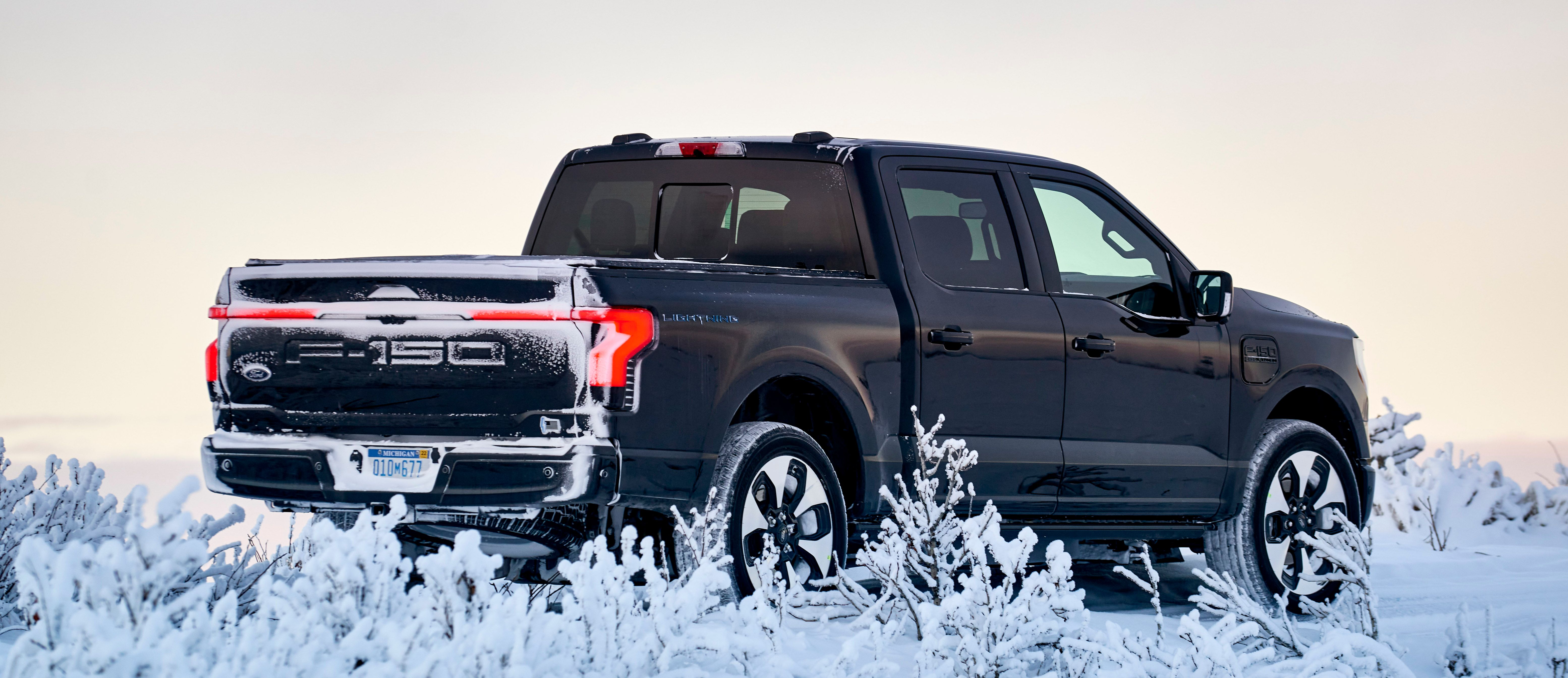 Ford F-150 2022 Petir di salju